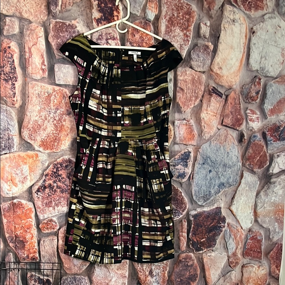 Multi colored size 16 dress with pockets